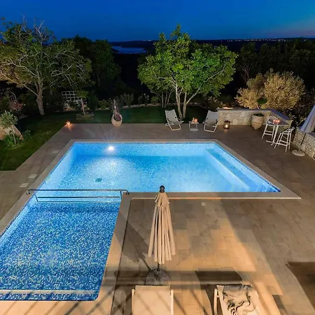 Sophie Stanisovi